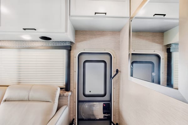 Brand New! Beautiful 2023 Thor Class C