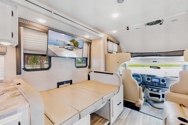 Brand New! Beautiful 2023 Thor Class C