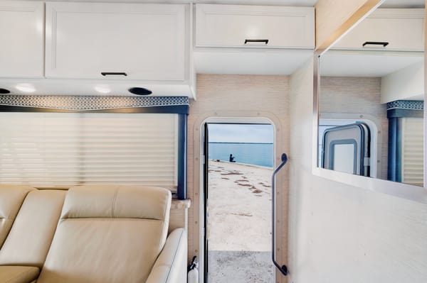 Brand New! Beautiful 2023 Thor Class C