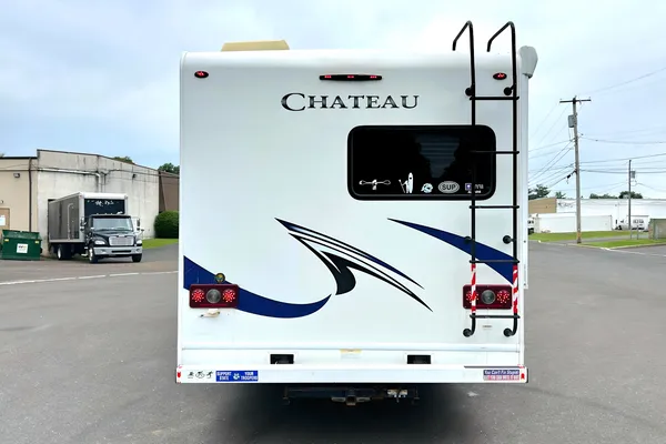 Thor Chateau – Comfortable, Compact, Perfect for Road Trips