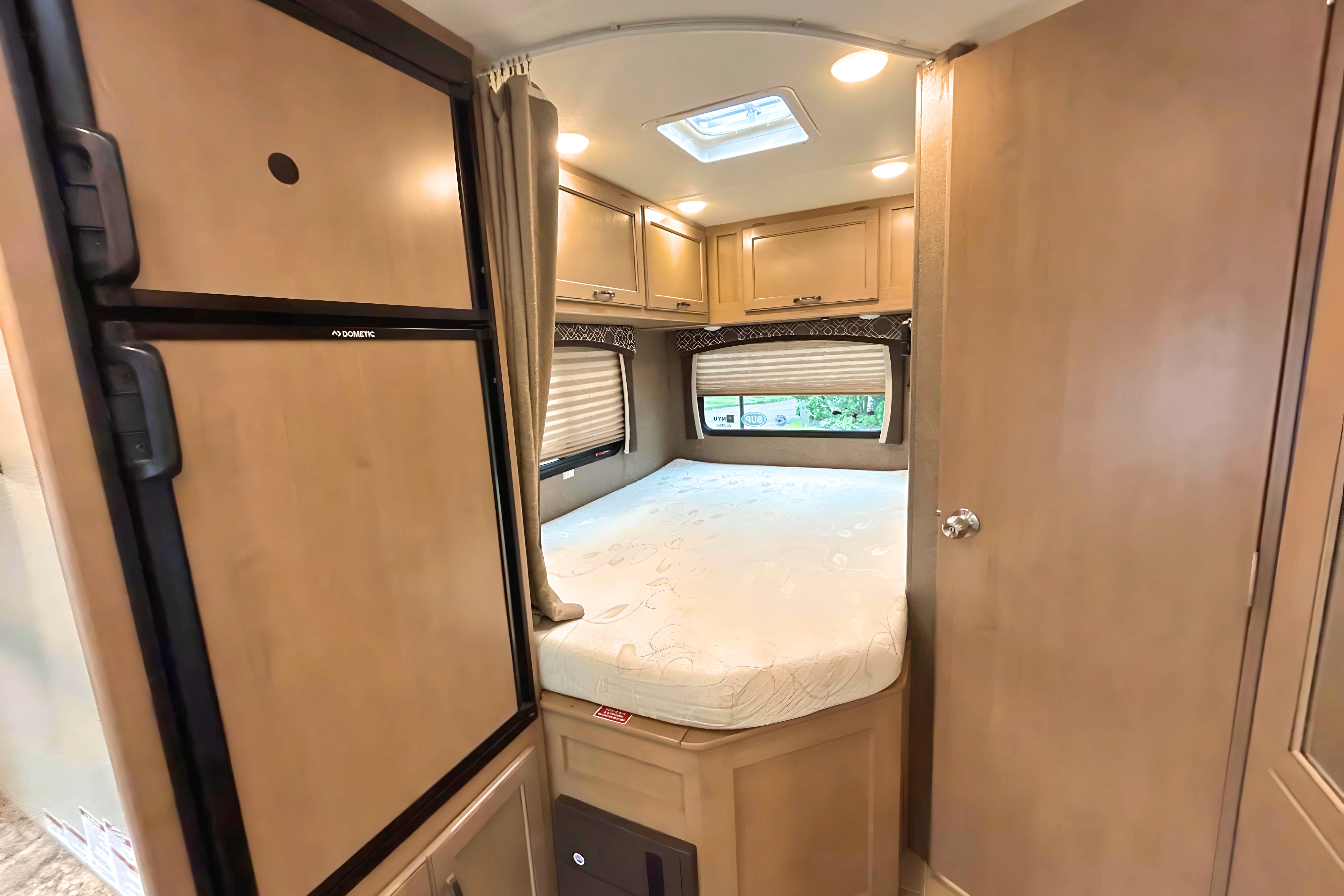 Thor Chateau – Comfortable, Compact, Perfect for Road Trips