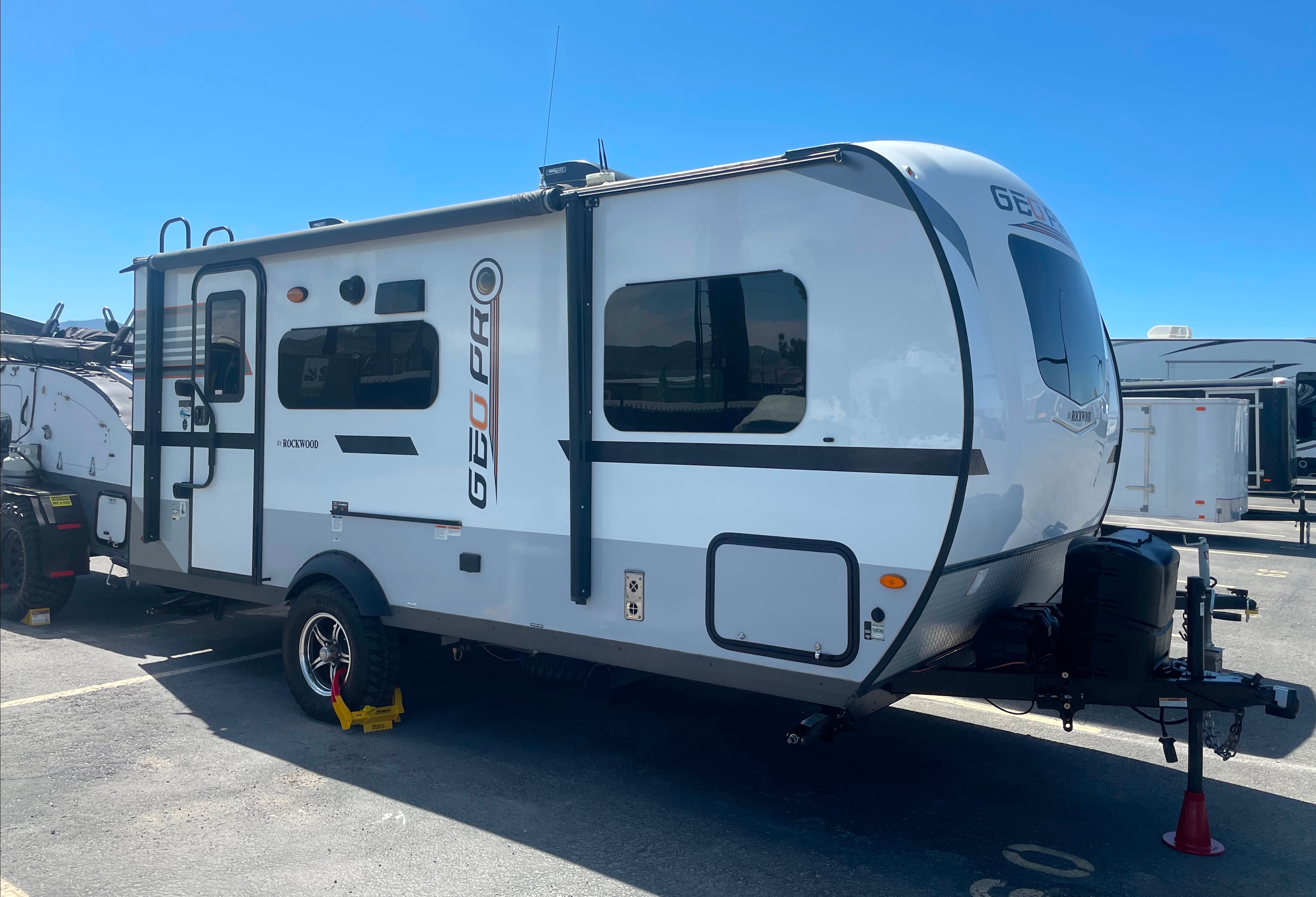 Upgraded Off Grid System - Geo Pro 19FBS Rental!