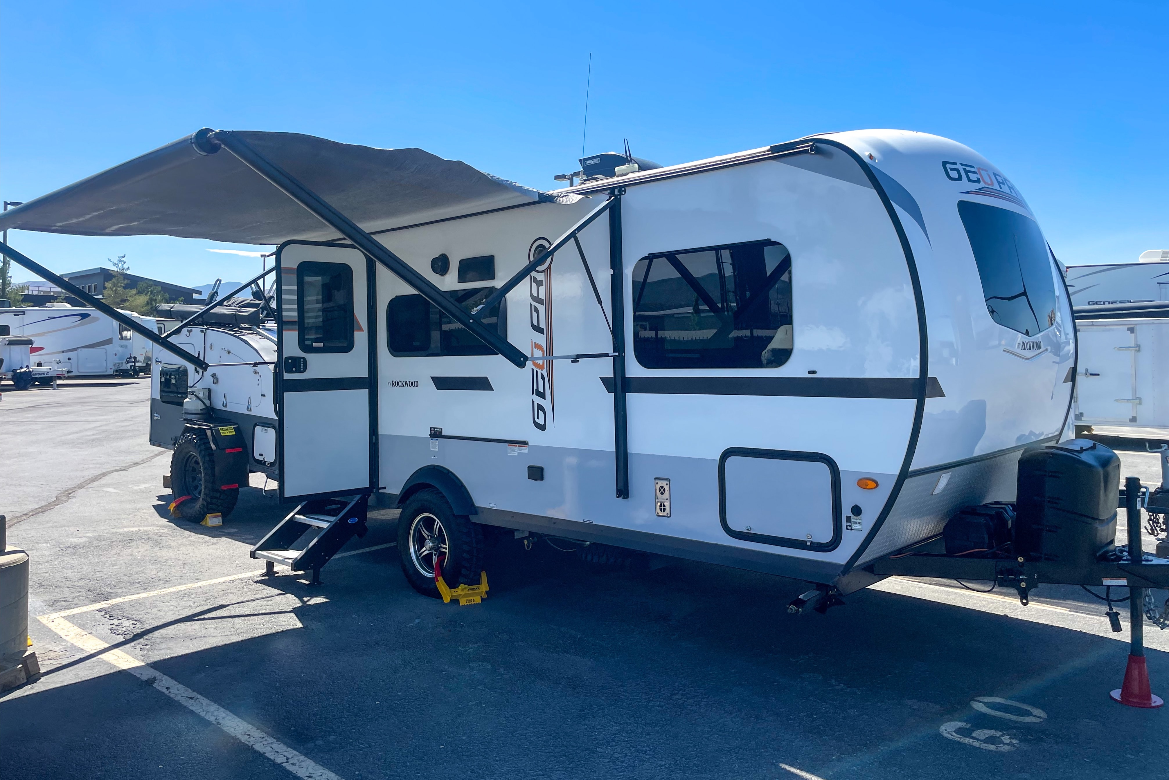 Upgraded Off Grid System - Geo Pro 19FBS Rental!