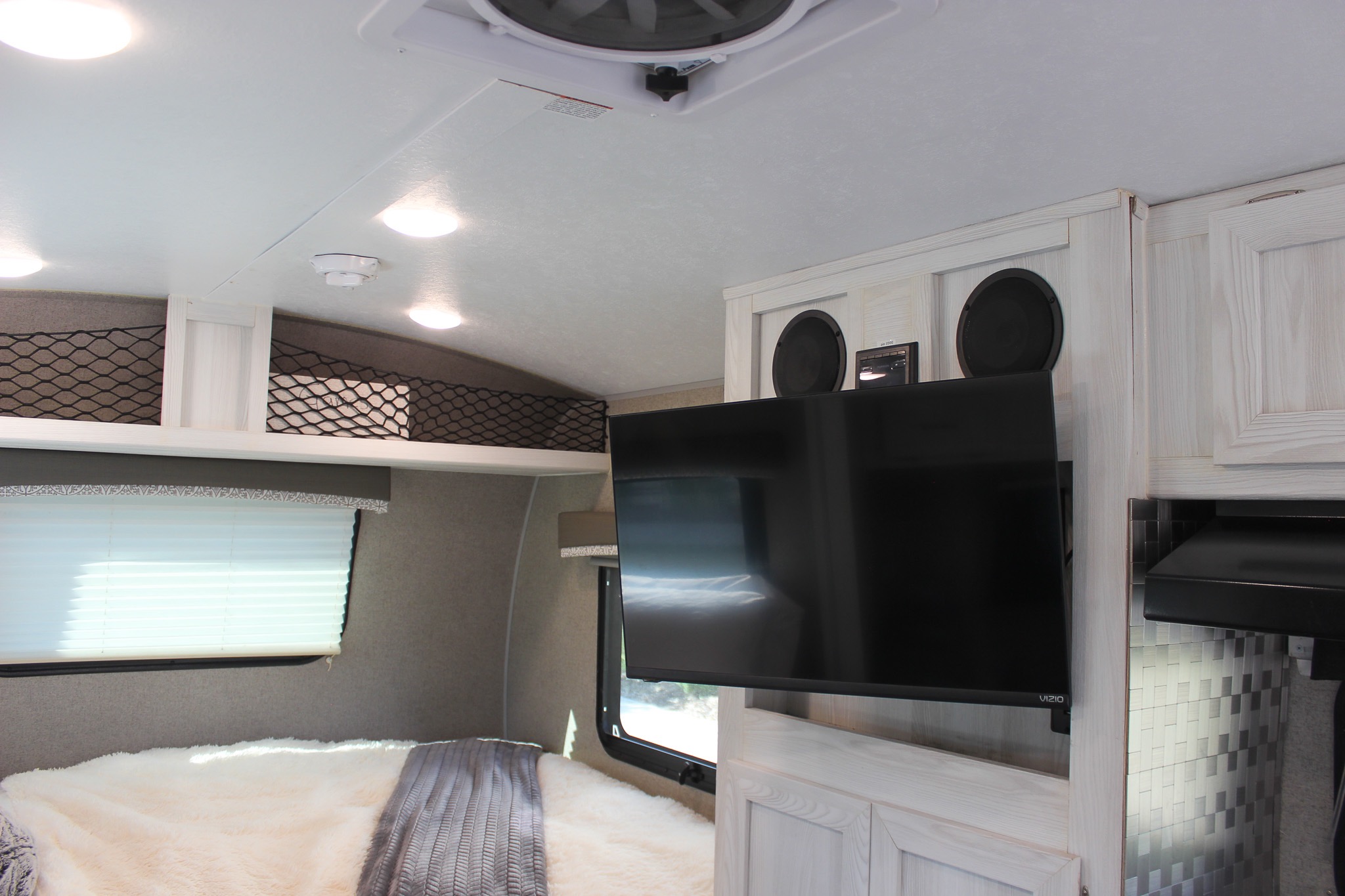 Upgraded Off Grid System - Geo Pro 19FBS Rental!