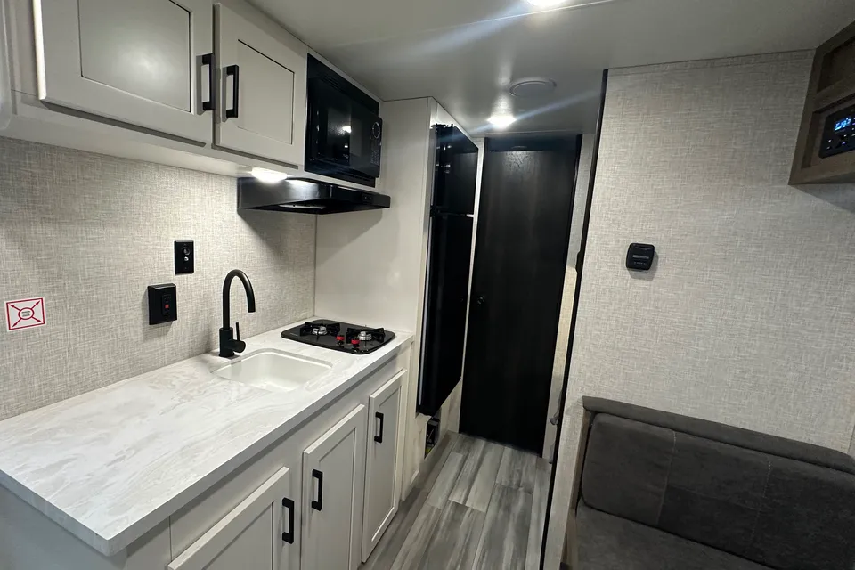 Parks & Beach Jayco 22’ Sleep 5
