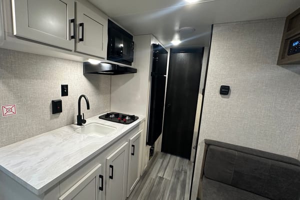 Parks & Beach Jayco 22’ Sleep 5