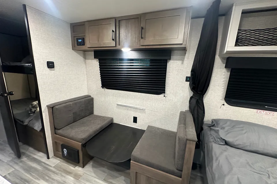 Parks & Beach Jayco 22’ Sleep 5
