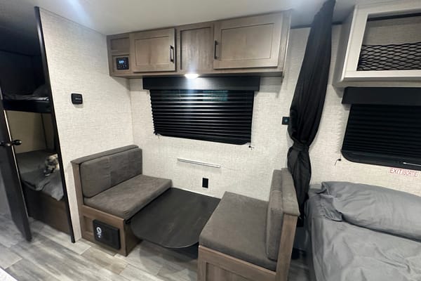 Parks & Beach Jayco 22’ Sleep 5