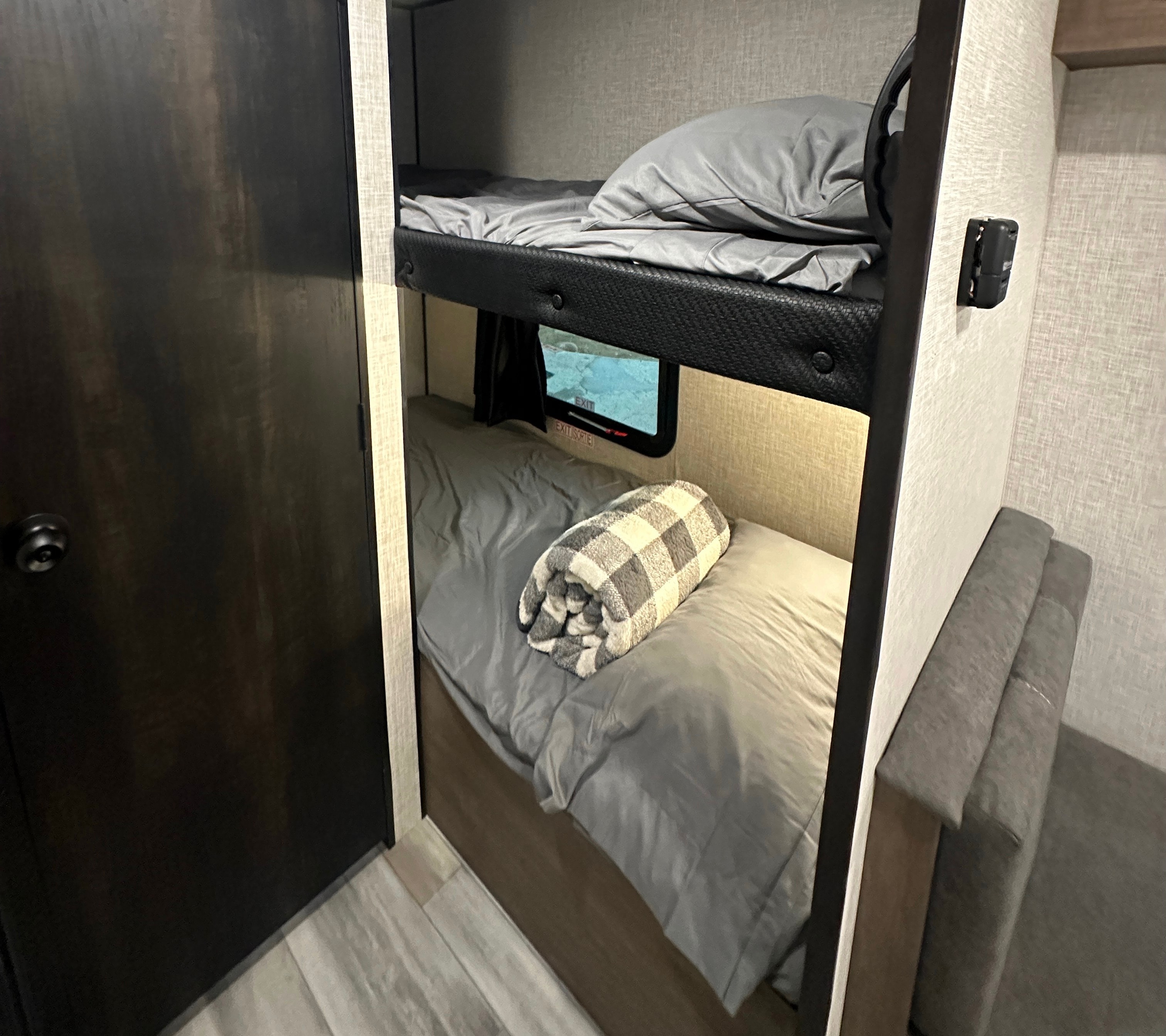 Parks & Beach Jayco 22’ Sleep 5