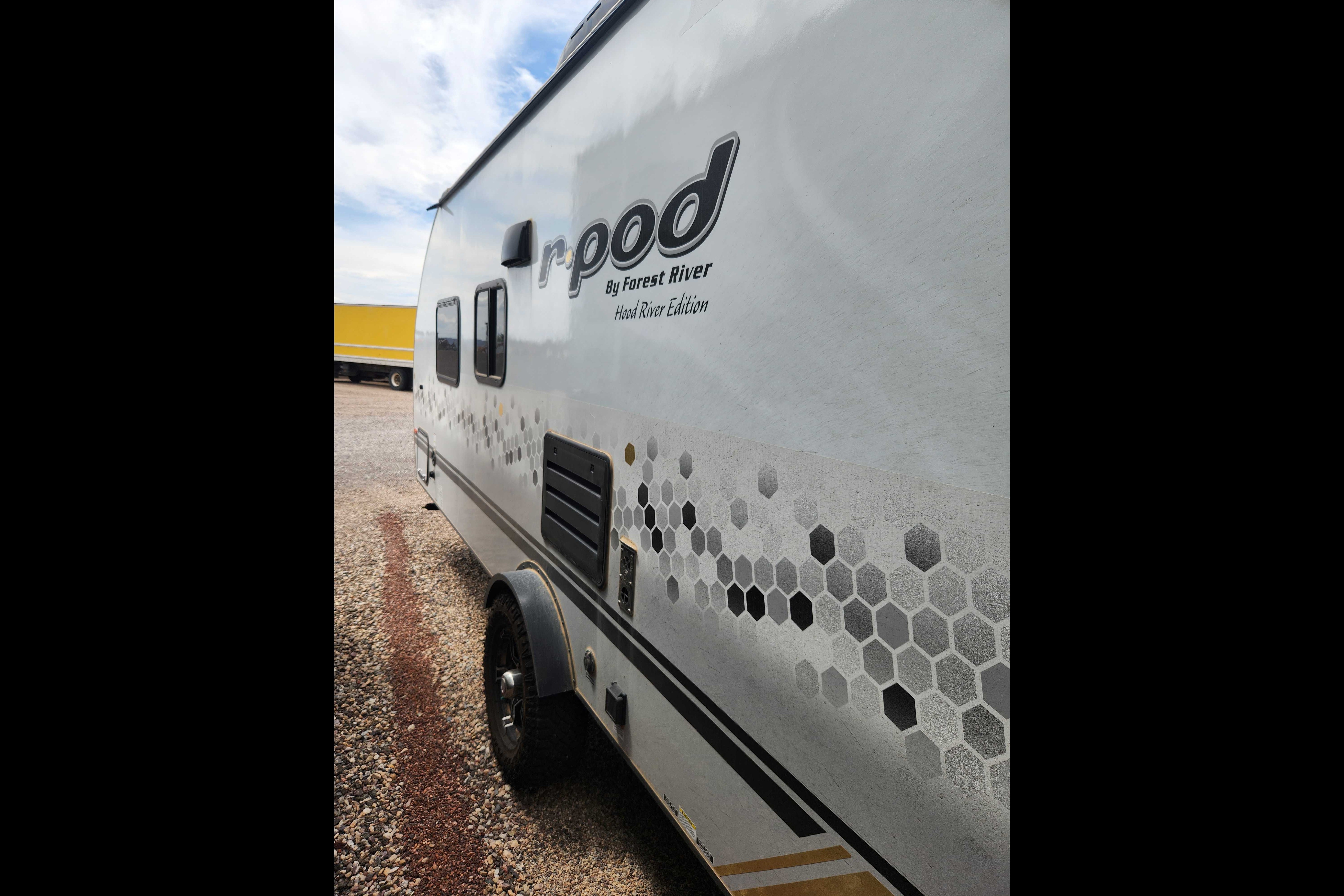 The Giles's Forest River Rpod Travel Trailer