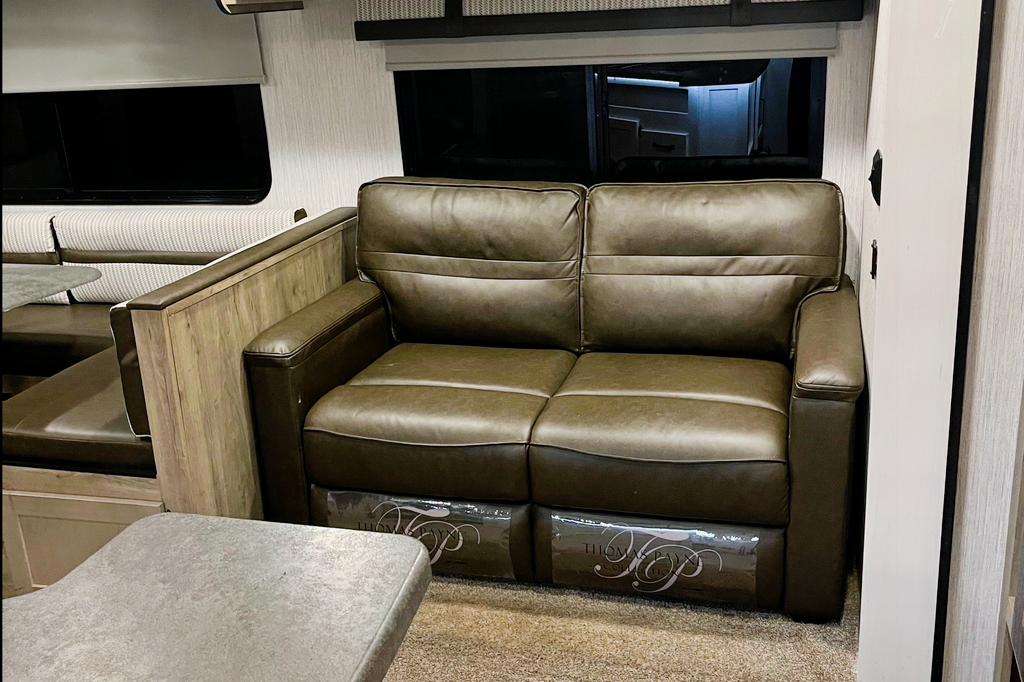 Palomino Puma 32RBFQ-2B Travel Trailer
