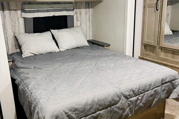 Palomino Puma 32RBFQ-2B Travel Trailer