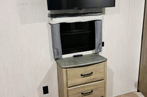 Palomino Puma 32RBFQ-2B Travel Trailer