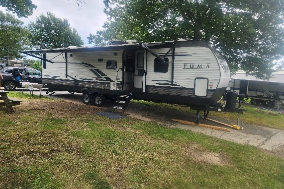 Palomino Puma 32RBFQ-2B Travel Trailer