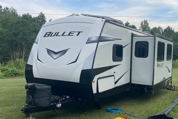 👀Sleeps 8-10! 2 AC’s 🥵Privacy! Has it all! Delivered and Setup!