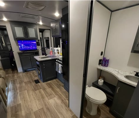 👀Sleeps 8-10! 2 AC’s 🥵Privacy! Has it all! Delivered and Setup!