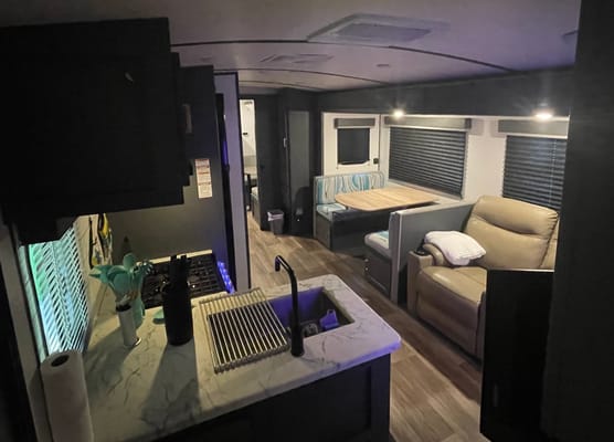 👀Sleeps 8-10! 2 AC’s 🥵Privacy! Has it all! Delivered and Setup!