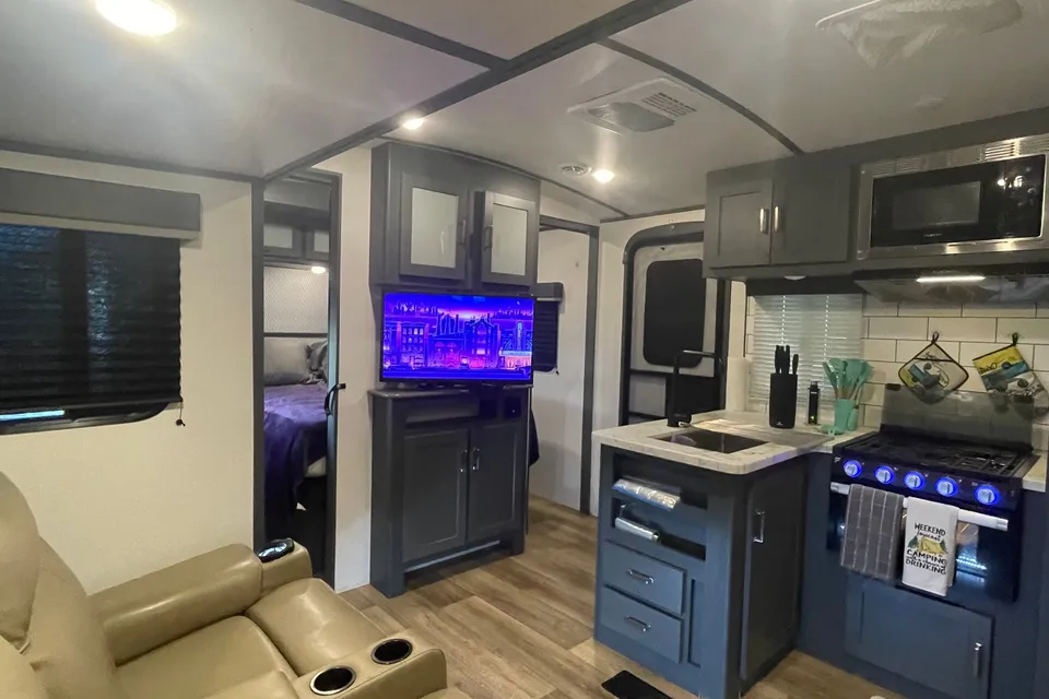 👀Sleeps 8-10! 2 AC’s 🥵Privacy! Has it all! Delivered and Setup!