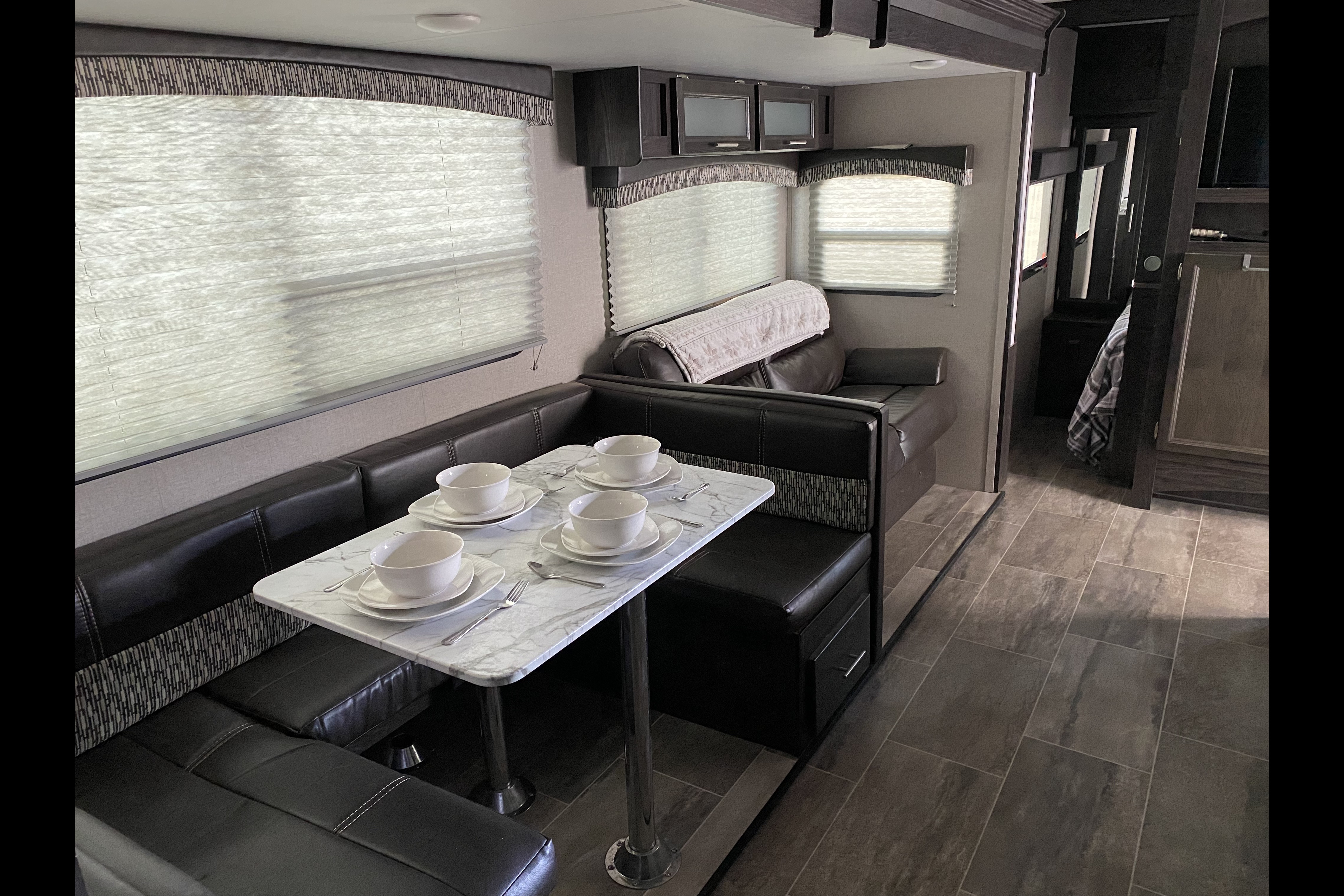 Robert's Dutchmen M-283BHSL Travel Trailer