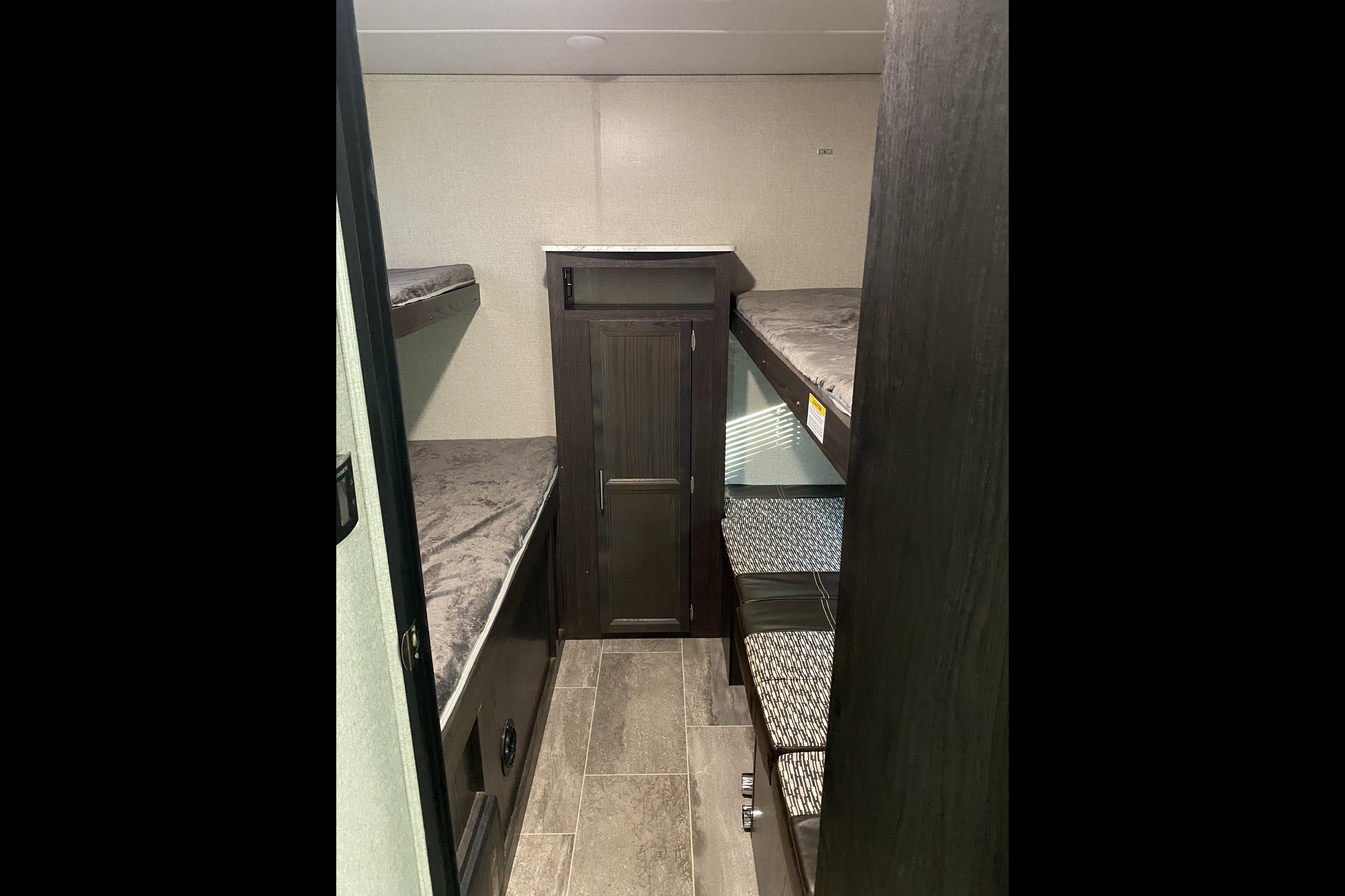 Robert's Dutchmen M-283BHSL Travel Trailer