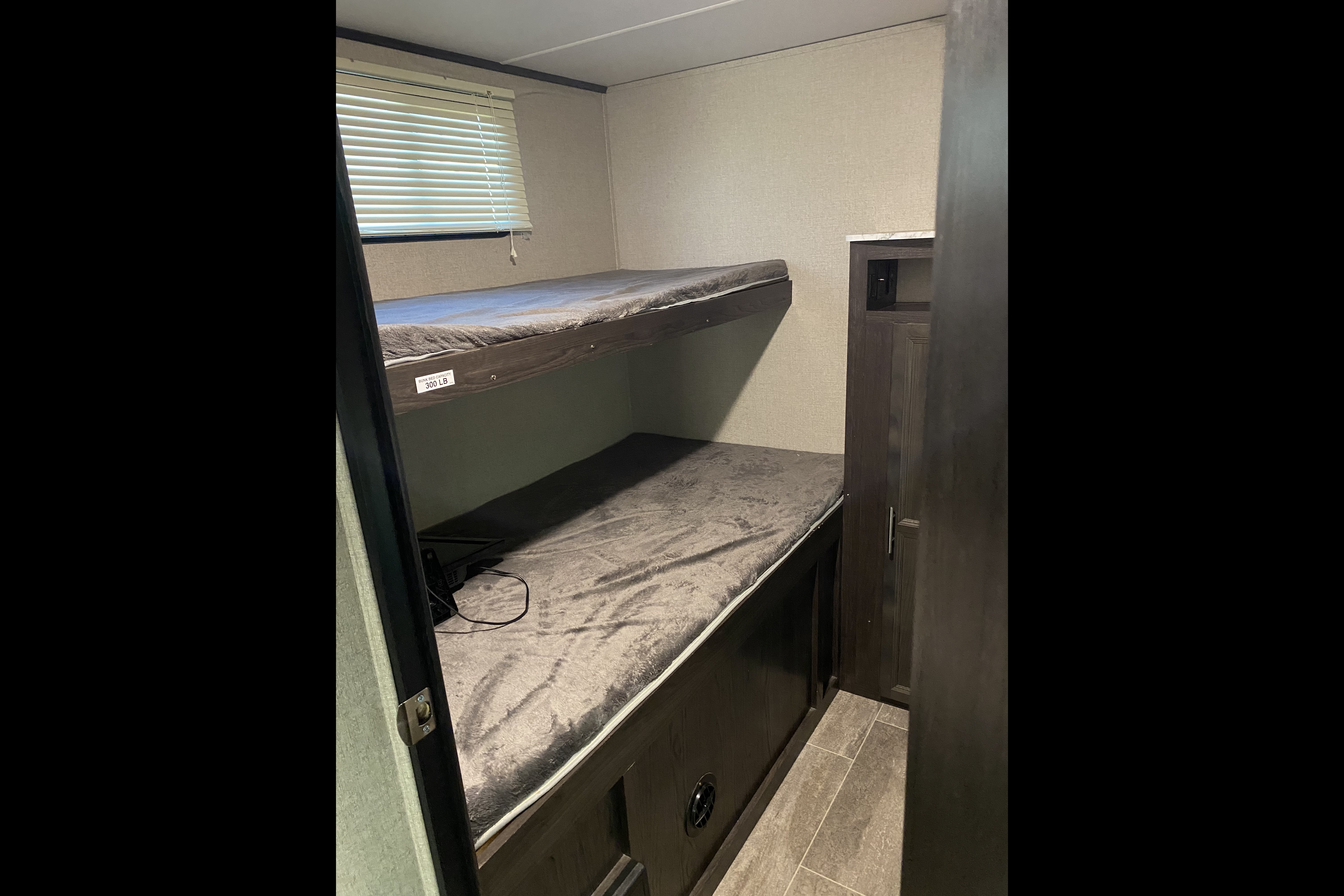 Robert's Dutchmen M-283BHSL Travel Trailer
