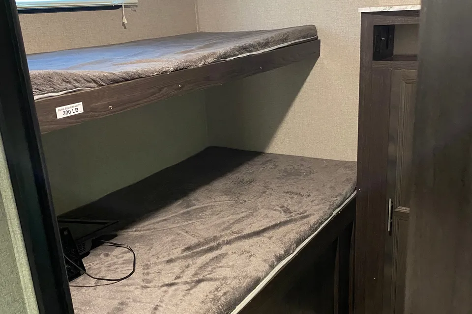 Robert's Dutchmen M-283BHSL Travel Trailer