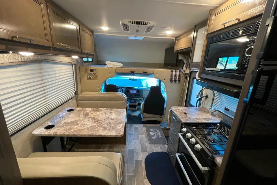 DESERT ROSE | Easy-to-Drive Class C | Sleeps 5
