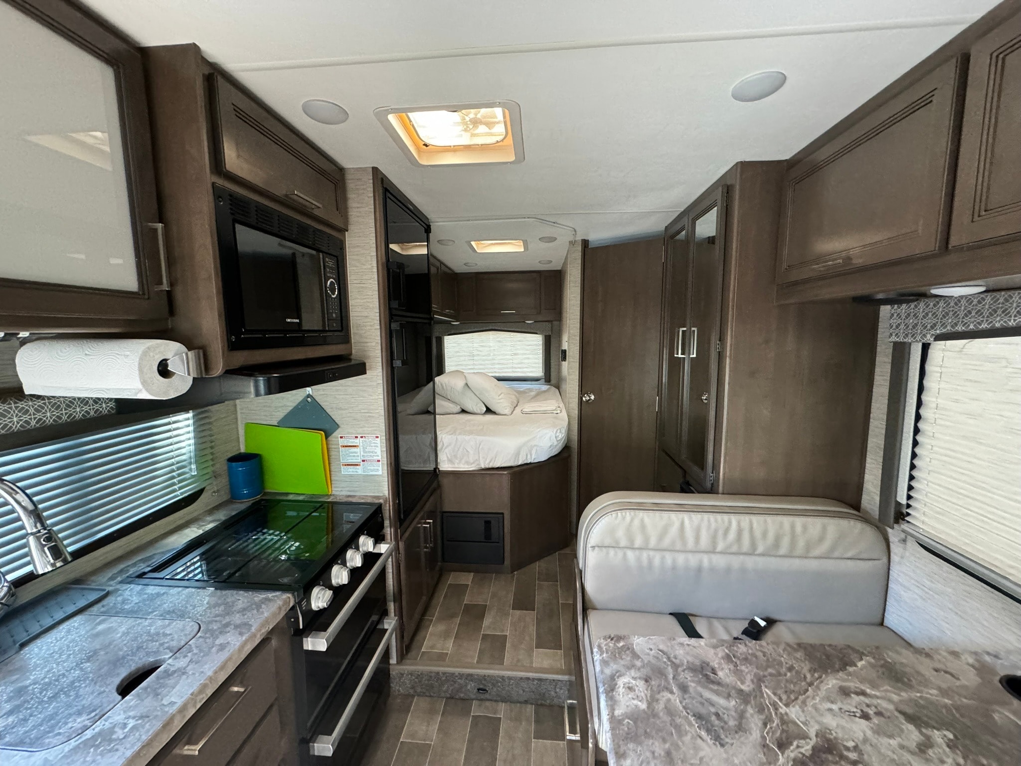 DESERT ROSE | Easy-to-Drive Class C | Sleeps 5