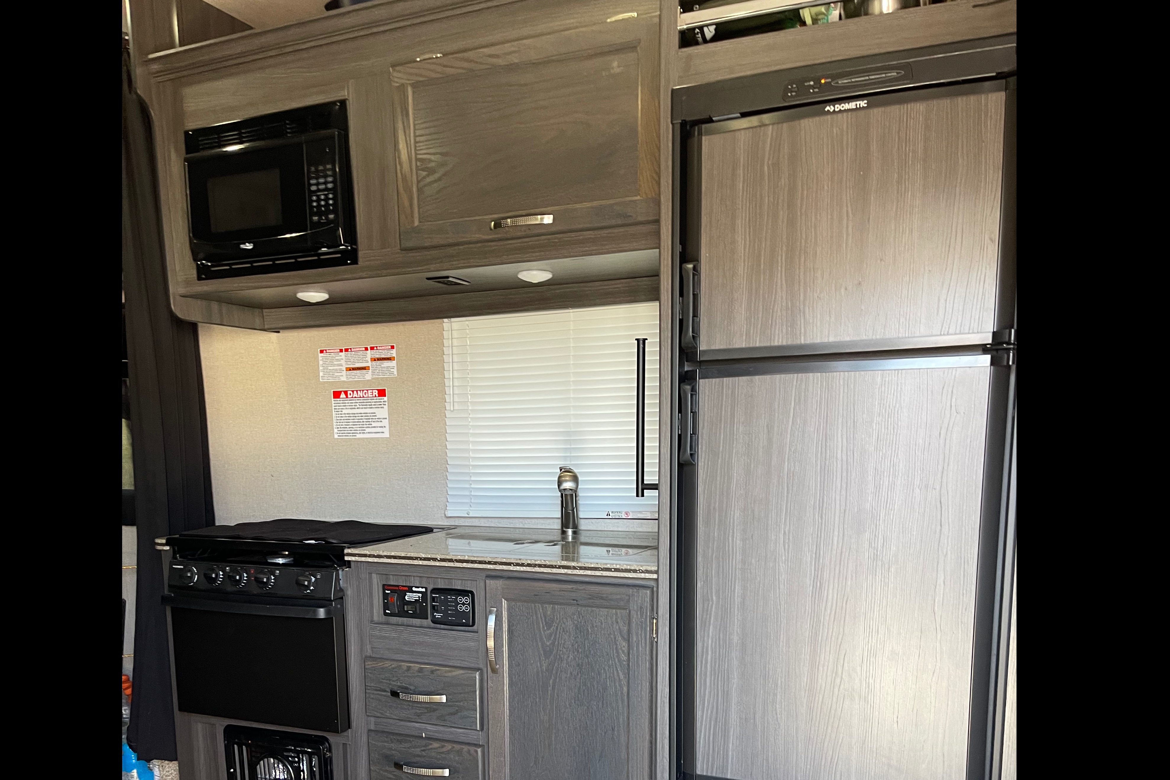 Roxy's Genesis Supreme 23FS Toy Hauler