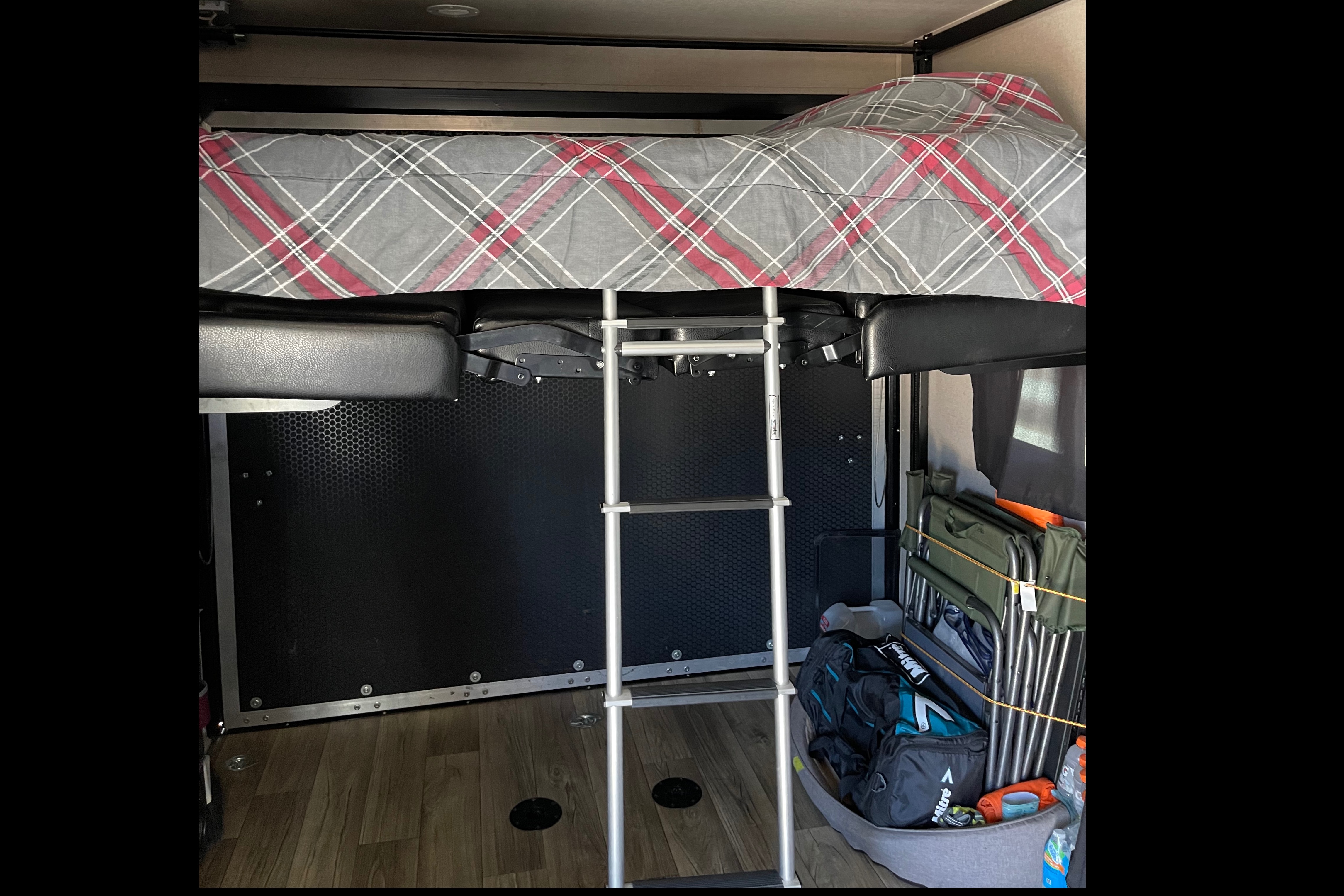 Roxy's Genesis Supreme 23FS Toy Hauler