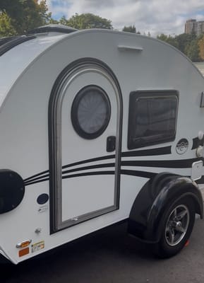 Stylish Teardrop Getaway - Perfect for 2 - Simple, Stress-Free Camping