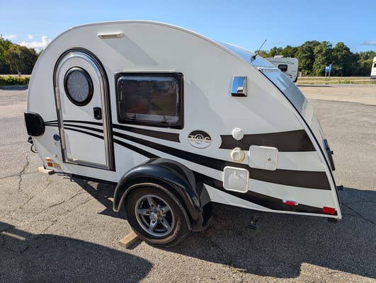 Stylish Teardrop Getaway - Perfect for 2 - Simple, Stress-Free Camping