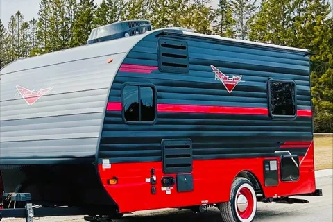 2022 Retro 165 (2,840 LBS & Solar Panel)