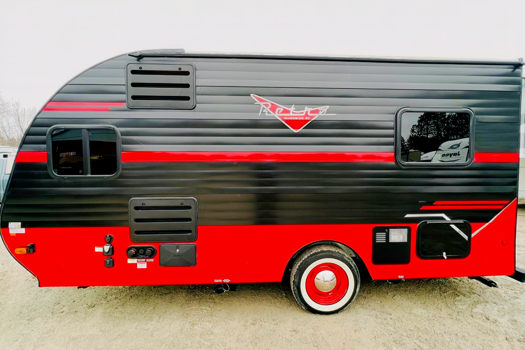 2022 Retro 165 (2,840 LBS & Solar Panel)