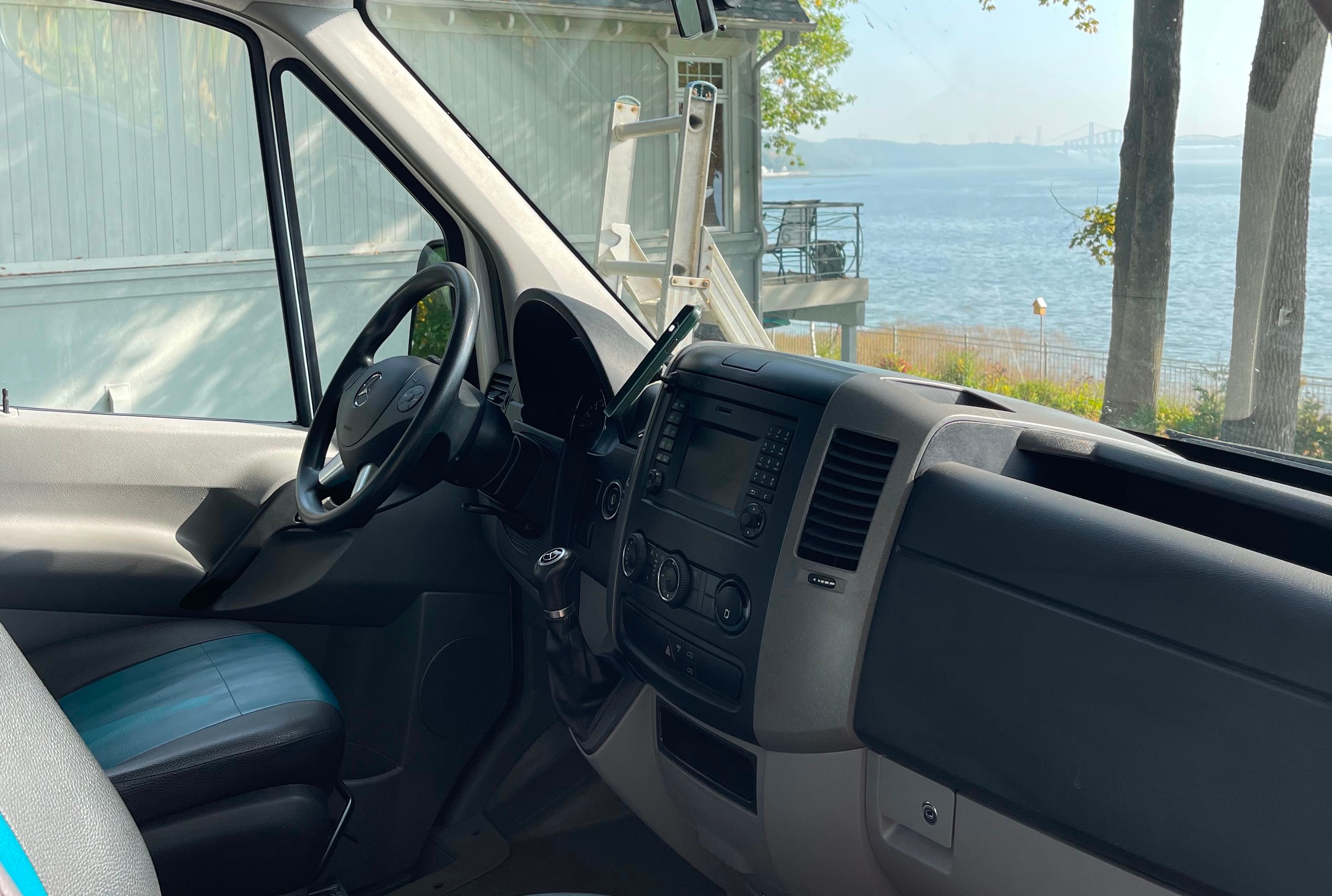 [Louez notre /Rent Our] :  Mercedes Sprinter 4x4 Aménagé