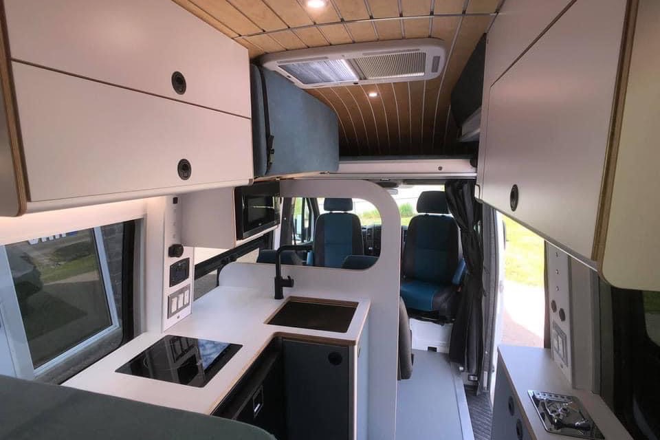 [Louez notre /Rent Our] :  Mercedes Sprinter 4x4 Aménagé