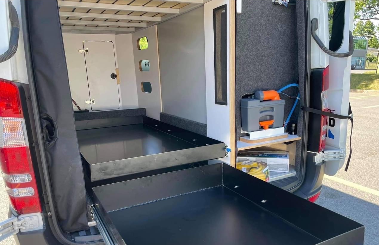 [Louez notre /Rent Our] :  Mercedes Sprinter 4x4 Aménagé