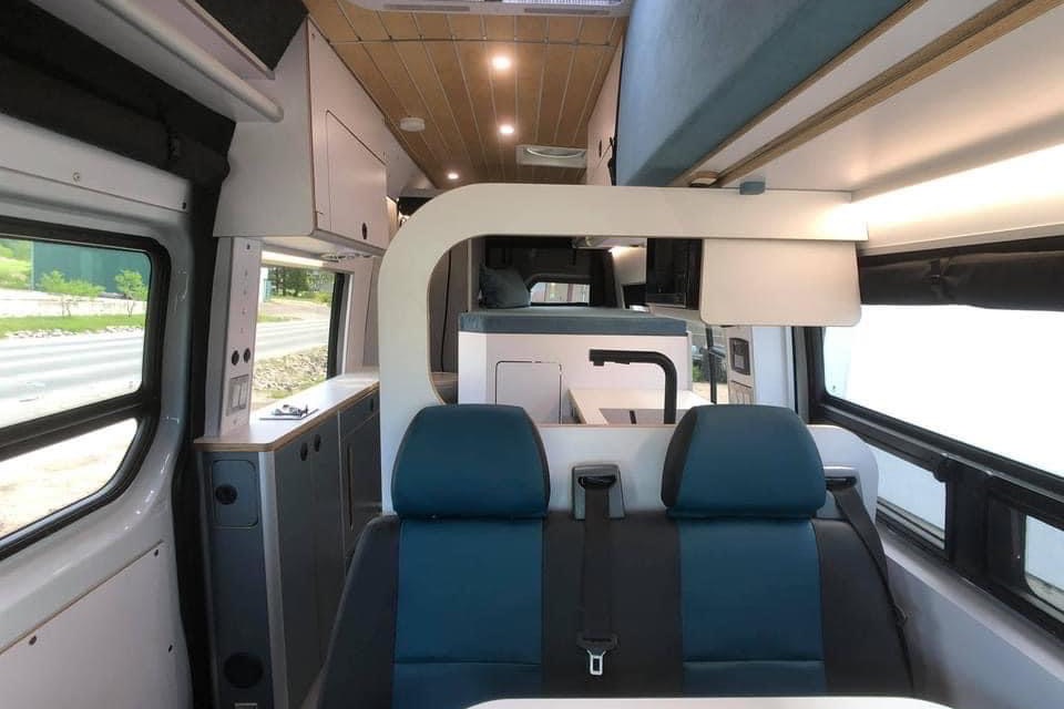 [Louez notre /Rent Our] :  Mercedes Sprinter 4x4 Aménagé