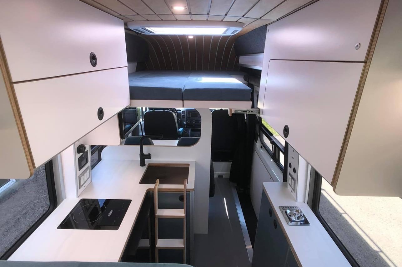 [Louez notre /Rent Our] :  Mercedes Sprinter 4x4 Aménagé