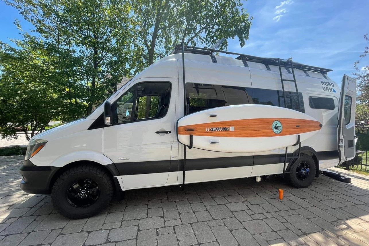 [Louez notre /Rent Our] :  Mercedes Sprinter 4x4 Aménagé