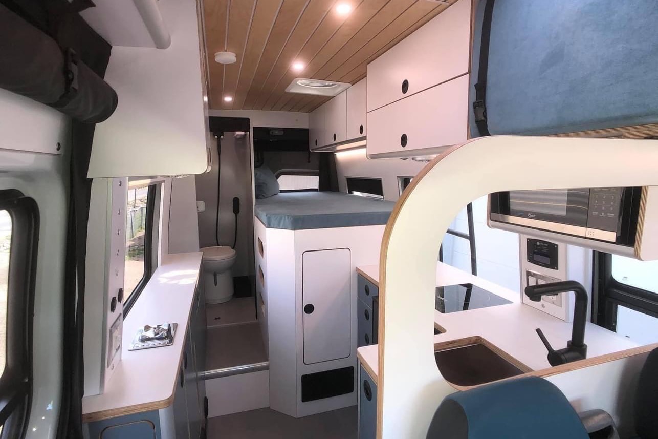 [Louez notre /Rent Our] :  Mercedes Sprinter 4x4 Aménagé