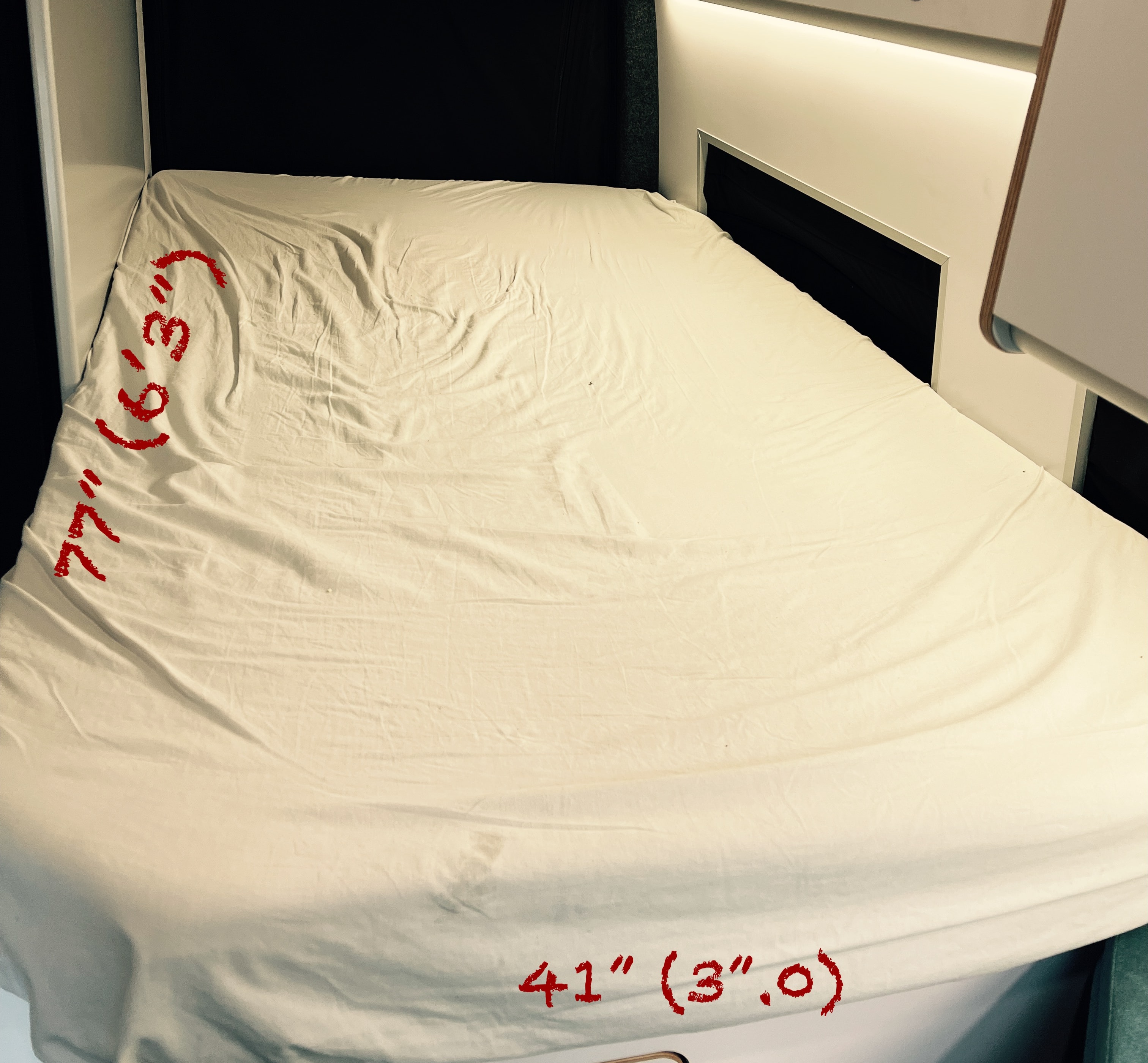 [Louez notre /Rent Our] :  Mercedes Sprinter 4x4 Aménagé