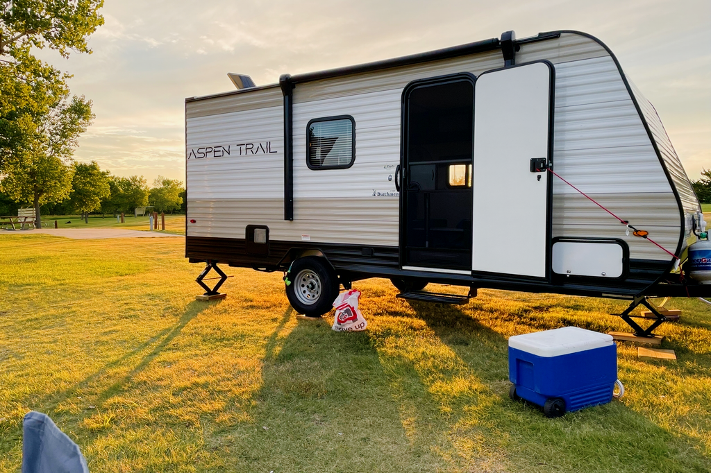 🚐 The Campventure Cruiser 🚐 Sleeps 6 • Dutchman Travel Trailer • Ready for adventure!