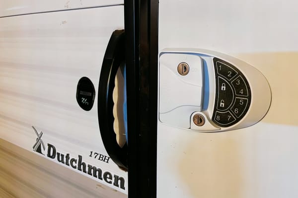 π The Campventure Cruiser π Sleeps 6 β’ Dutchman Travel Trailer β’ Ready for adventure!