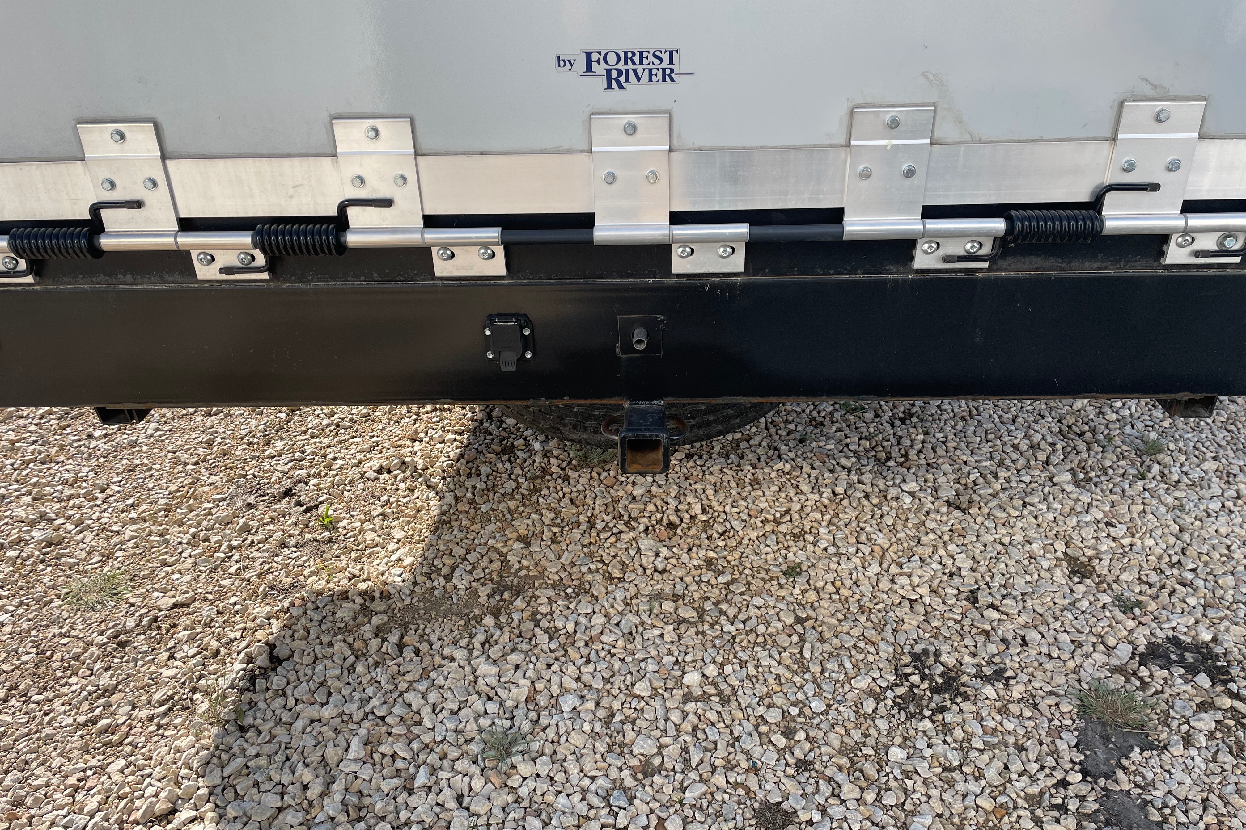 Cole's Forest River 325 pack 13 Toy Hauler