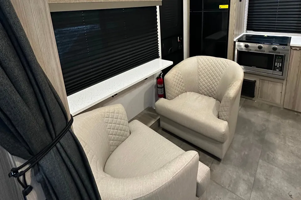 Melvin's FOREST RIVER INC RECT Travel Trailer