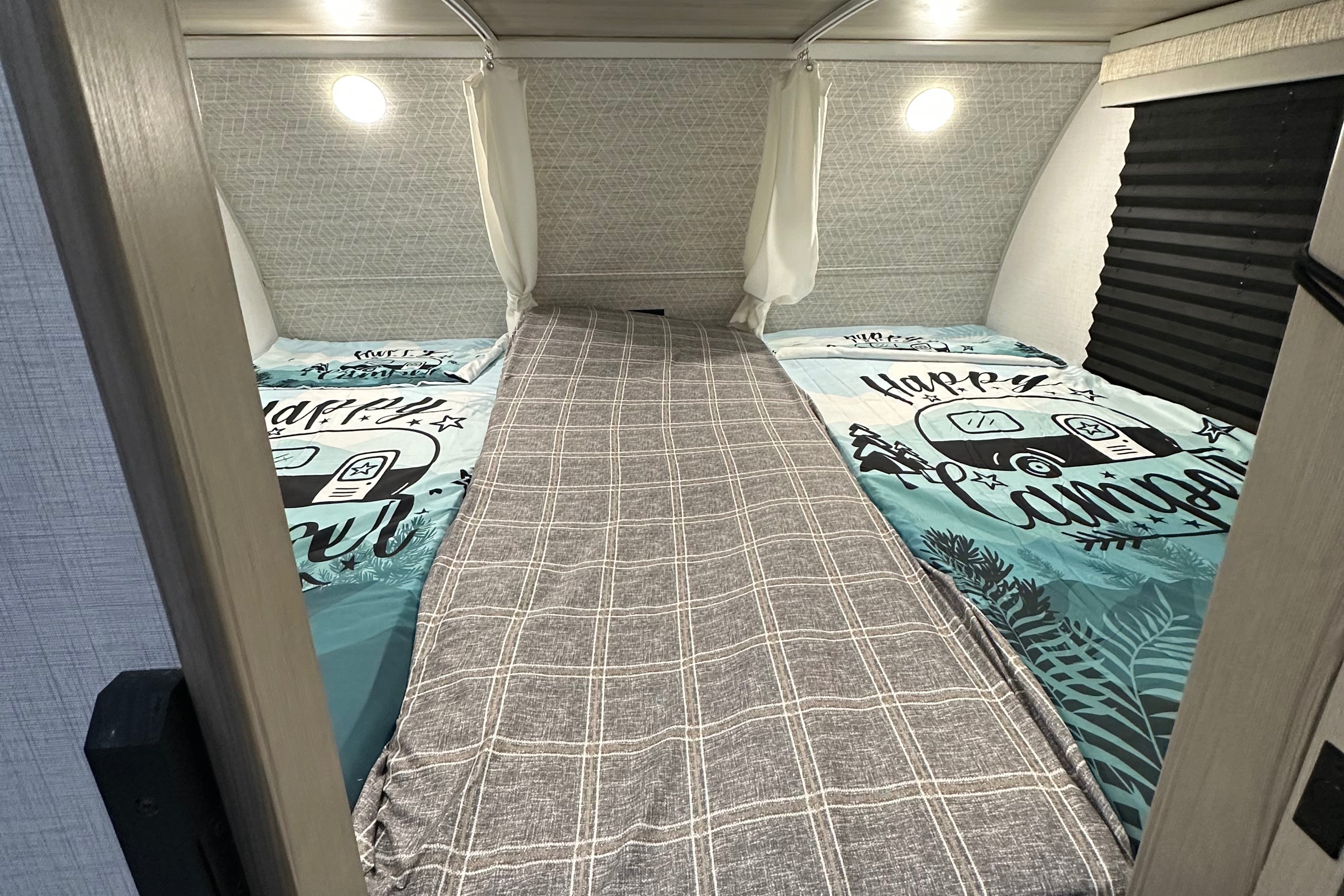 Melvin's FOREST RIVER INC RECT Travel Trailer