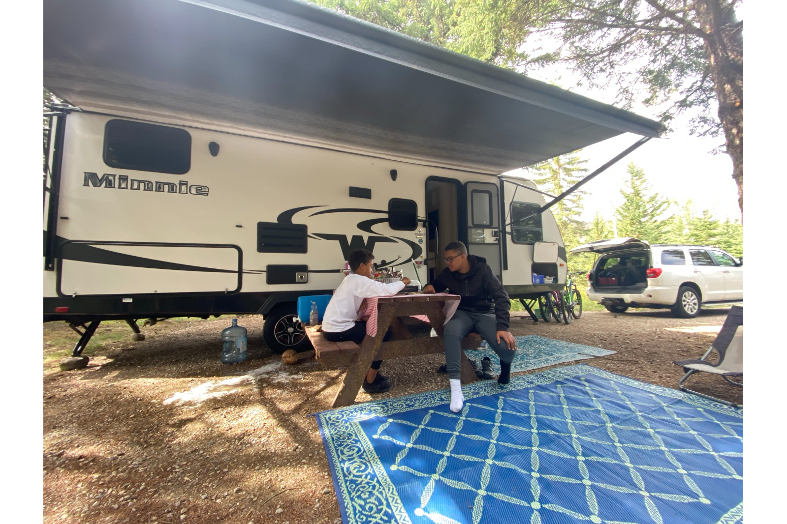 Winnebago Minnie Winnie 24ft Trailer w/bunks and queen