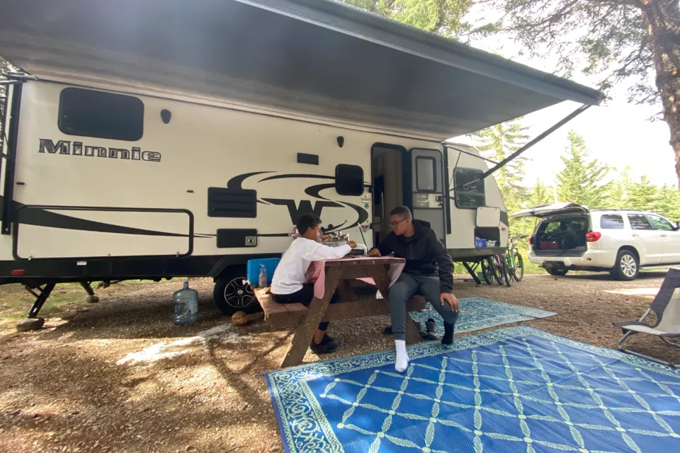 Winnebago Minnie Winnie 24ft Trailer w/bunks and queen
