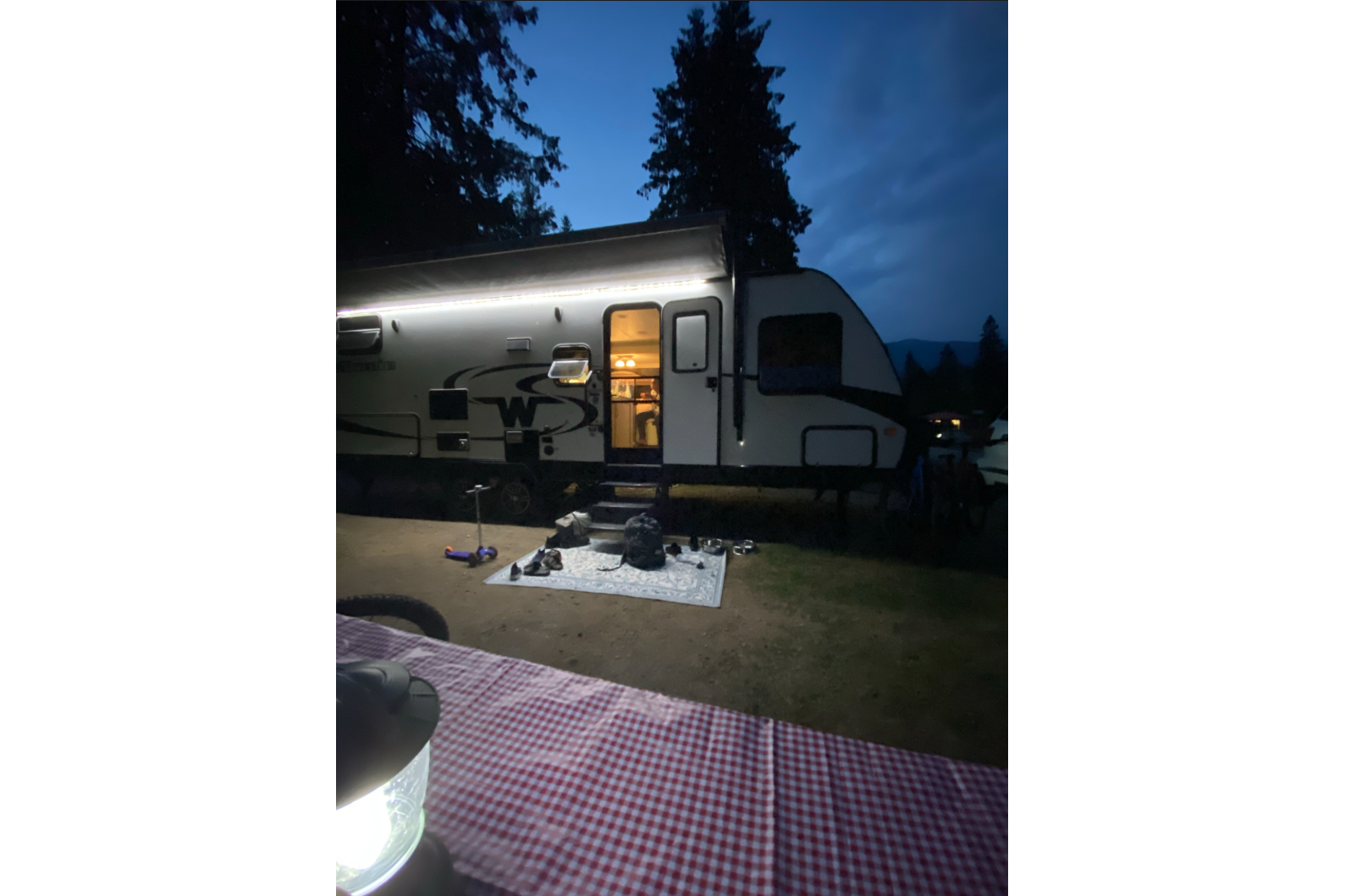 Winnebago Minnie Winnie 24ft Trailer w/bunks and queen